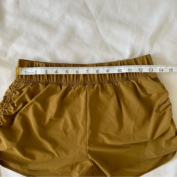Alo Yoga Cinch It Up Short Women’s Small Golden Olive Branch Adjustable Sides - Picture 10 of 14